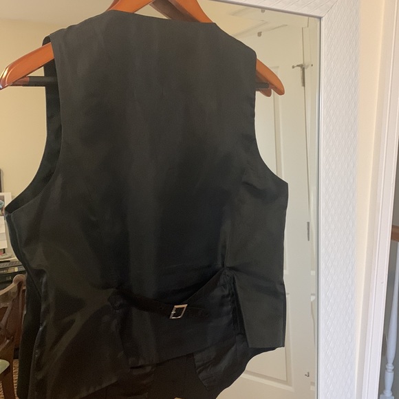 Vest - Picture 5 of 5